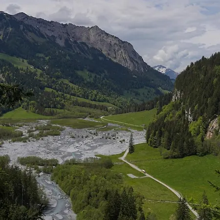 Lavida Peak Mountain Retreat Frutigen & Adelboden, Free Parking Apartment *